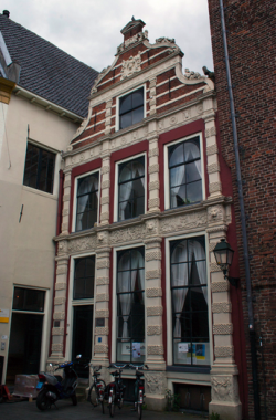 Hof van Ittersum Karel V-huis . Via vanderaap wikimedia