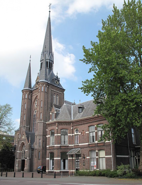 Bonifatiuskerk Zaandam - via Michielverbeek wikimedia
