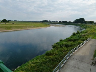 640px-Maaseik,_Maas04