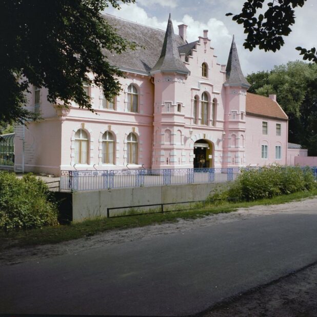 Het Roze Kasteel op Landgoed Steenenburg in Drunen