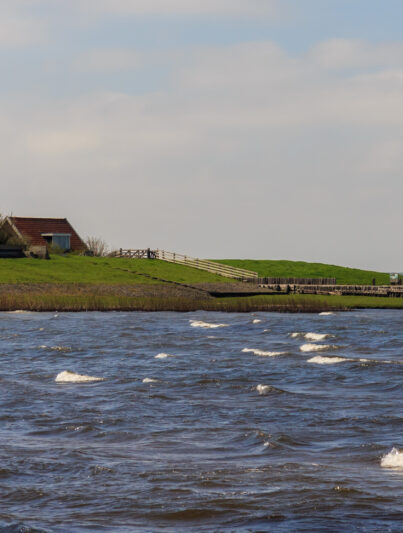 Zicht op het IJsselmeer bij Molkwar