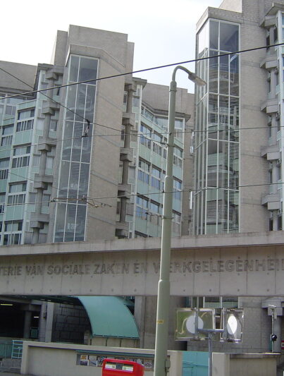Het voormalige pand van het ministerie van Sociale Zaken bij station Laan van NOI in Den Haag