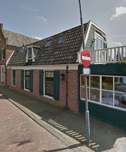 Het Jagershuis aan de oever van de Amstel