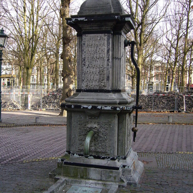 Waterpomp, Lange Voorhout