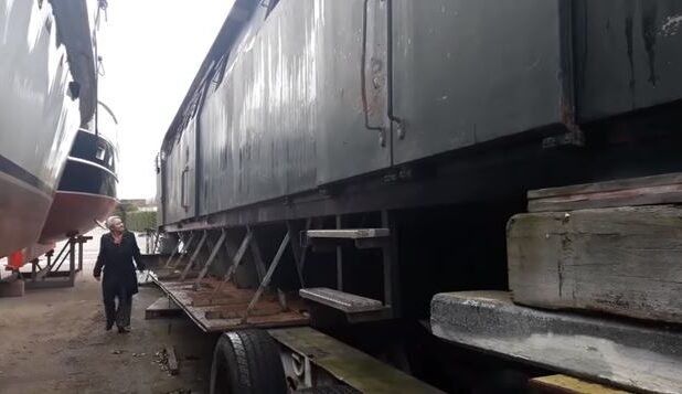 Treinwagon op de Willemshaven in Harlingen