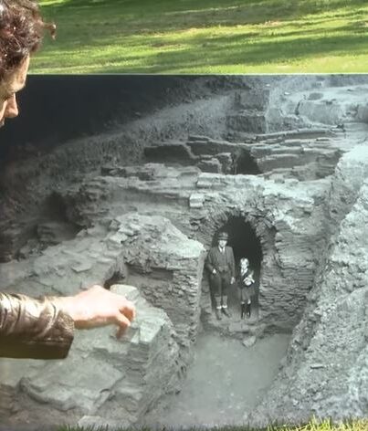 Archeoloog W. Braat met zijn dochter bij de opgravingen