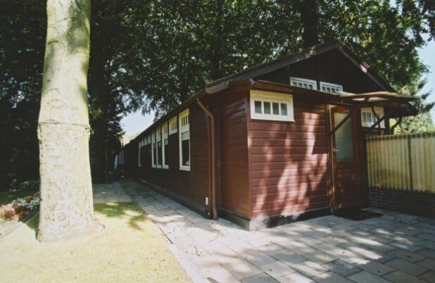Houten woning aan de Van Heutszlaan in Ede