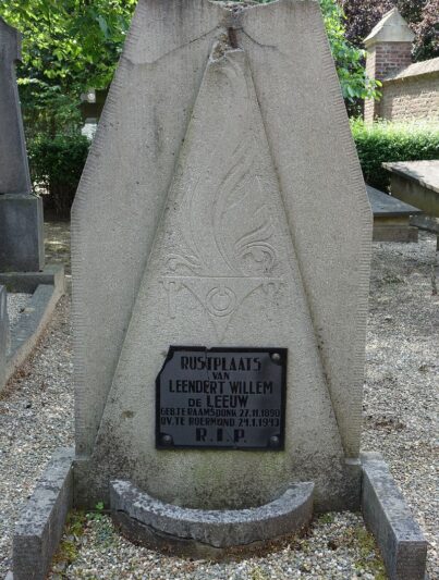Graf NSB-groepsleider Leendert de Leeuw in Roermond