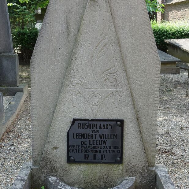 Graf NSB-groepsleider Leendert de Leeuw in Roermond