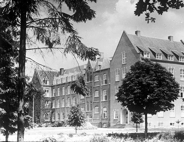 Voorkant van het missiehuis St. Paul in Arcen
