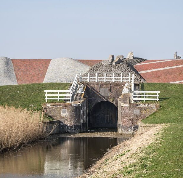 De sluis van de Noordpolder in Groningen