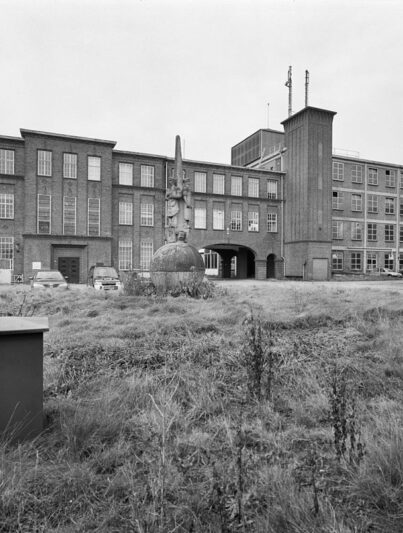 U-gebouw met rechts het deel dat Polimeks wil slopen