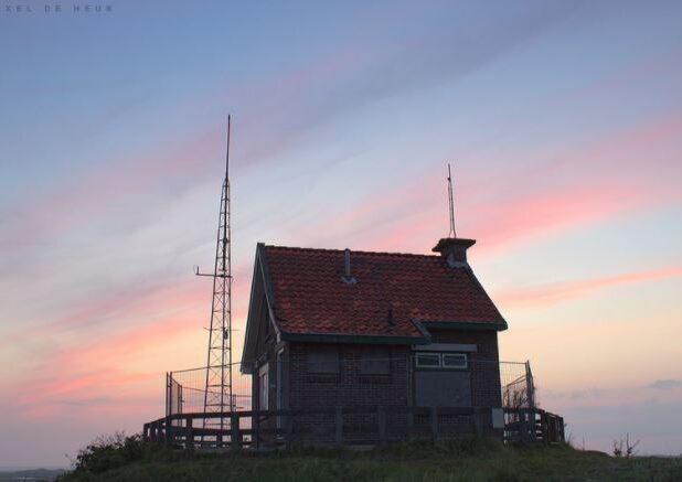 Het voormalige seinhuisje op het Kaapsduin bij West-Terschelling