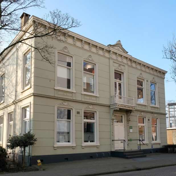 De voormalige villa van de familie Honig aan Lagendijk 3 in Koog aan de Zaan