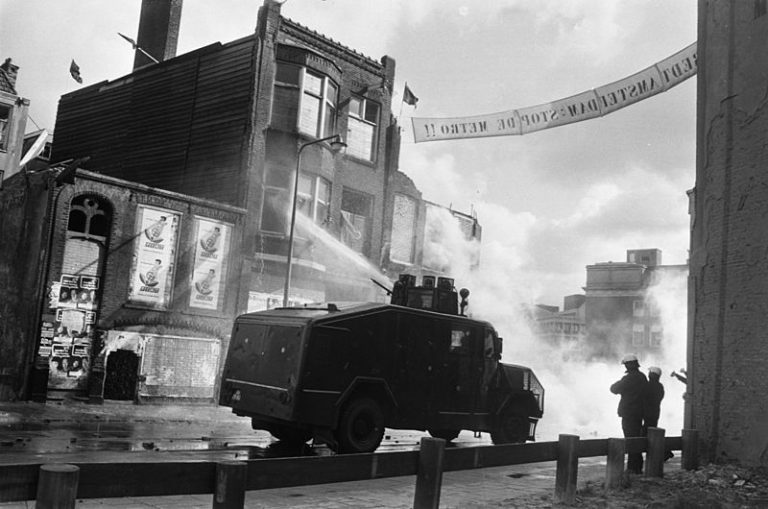 Nieuwmarktbuurt, 1975, waar sloop diepe wonden sloeg