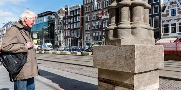 De Mirakelkolom op het Rokin in Amsterdam