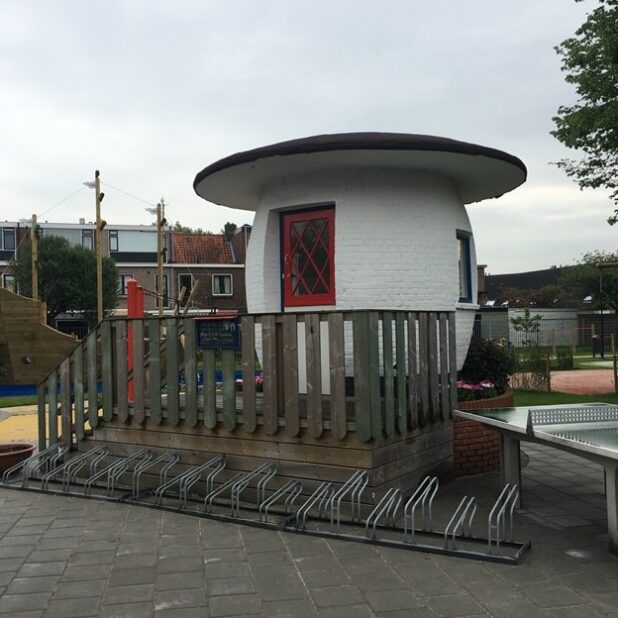 Het portiershuis in de vorm van een paddenstoel in 2018