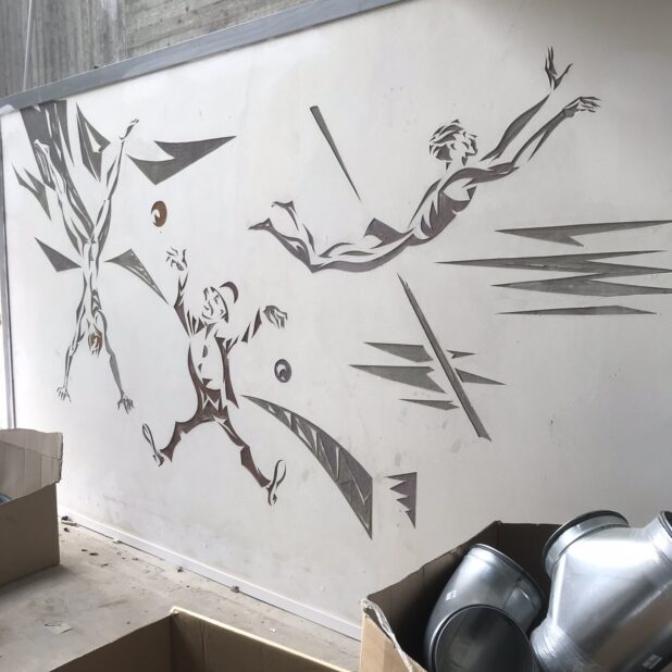 Eén van de herplaatste sgrafitto's in de voormalige bibliotheek in Doetinchem
