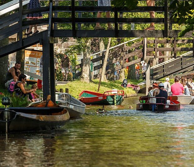 Toeristenboten in Giethoorn
