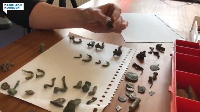 Enkele detectorvondsten die archeoloog Maaike de Haas registreert in PAN