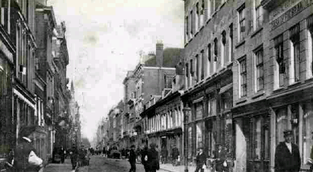 De Oude Binnenweg in Rotterdam in 1910