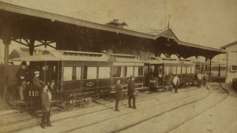 Oude stoomtramstation in Scheveningen, circa 1880
