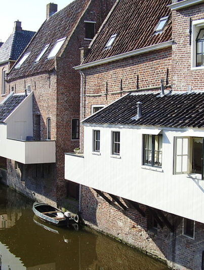Hangende keukens boven het Damsterdiep in Appingedam