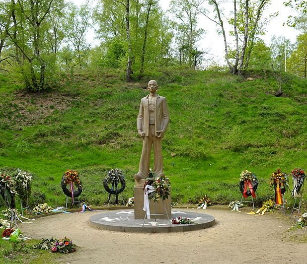 Nationaal Monument 'Gevangene voor het vuurpeleton' in Kamp Amersfoort