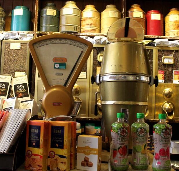 Historisch interieur koffie- en theewinkel 't Zonnetje in Amsterdam