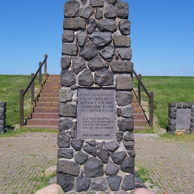 Monument dat herdenkt aan de rampvloot van Paesens-Moddergat uit 1883