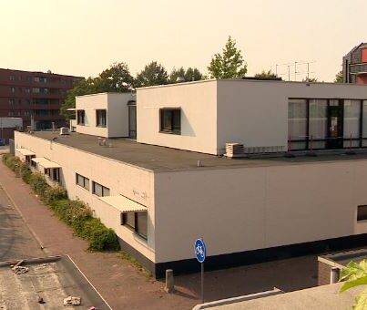 Het voormalige politiebureau in Almere-Haven