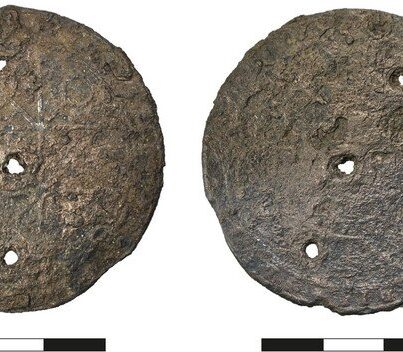 De aan de IJsselkade in Zutphen gevonden amulet