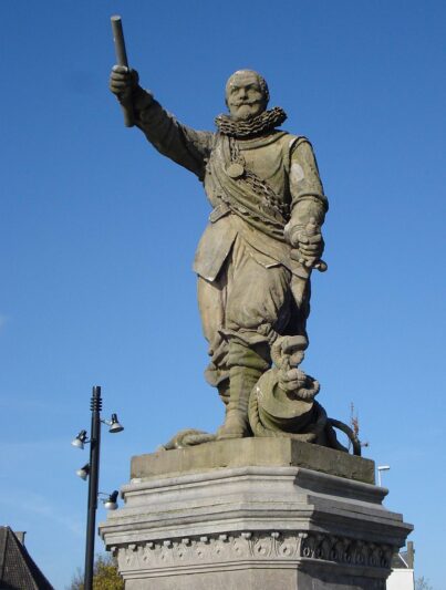 Standbeeld van Piet Hein in Delfshaven, Rotterdam