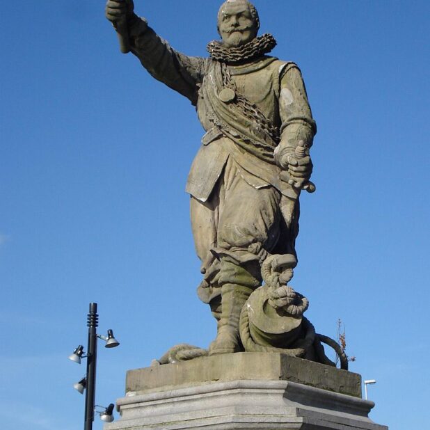 Standbeeld van Piet Hein in Delfshaven, Rotterdam