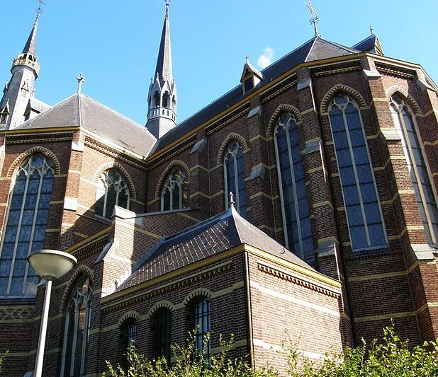 De Clemenskerk in Waalwijk staat te koop voor 250.000 euro