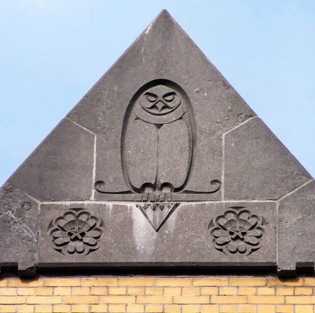 Een van de twee puntgevels van PHRM aan het Janskerkhof in Utrecht