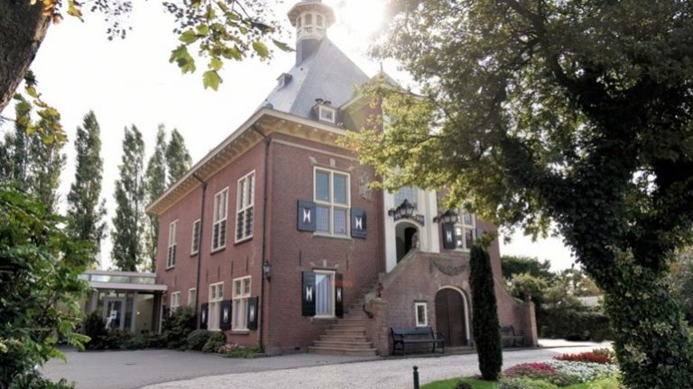 Het gemeentehuis van Haarlemmerliede en Spaarnwoude in Halfweg
