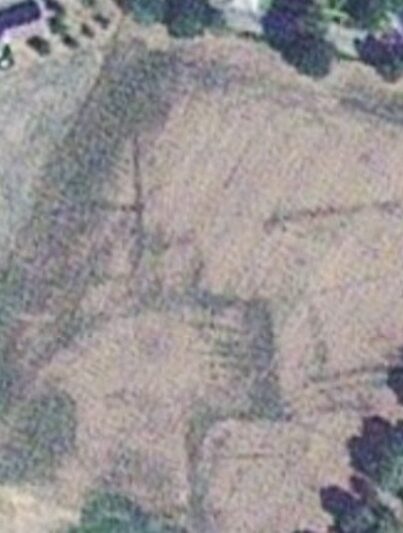 Satellietfoto waarop vermoedelijk de sporen van een kasteelterrein in Arriën zichtbaar zijn