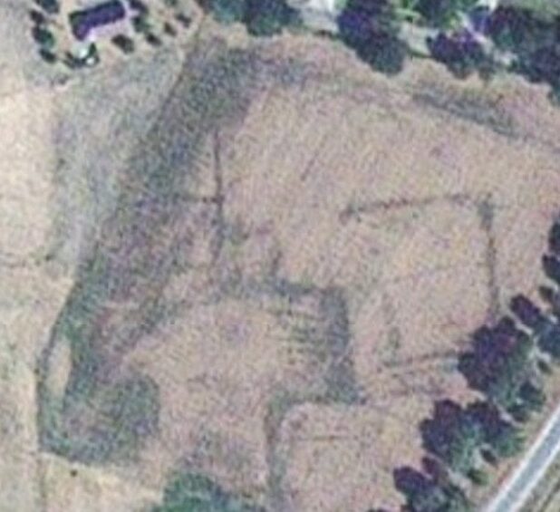 Satellietfoto waarop vermoedelijk de sporen van een kasteelterrein in Arriën zichtbaar zijn