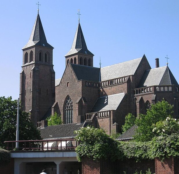 De Sint Walburgiskerk in Arnhem in 2007
