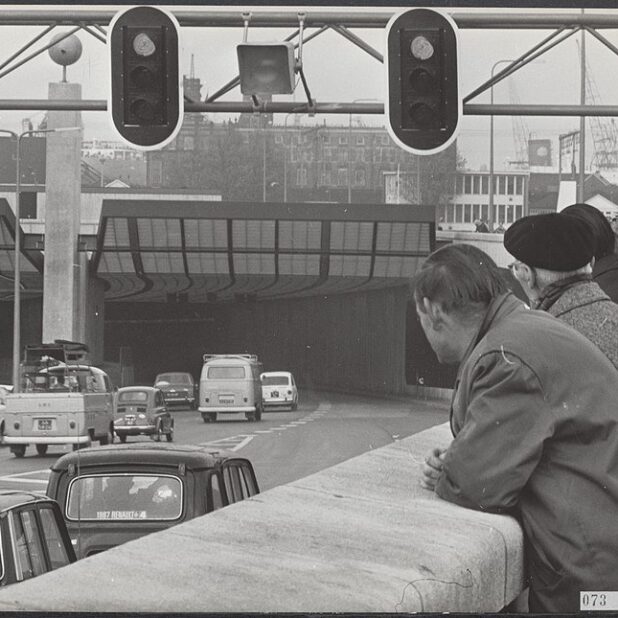 De IJ-tunnel in Amsterdam op 30 oktober 1968