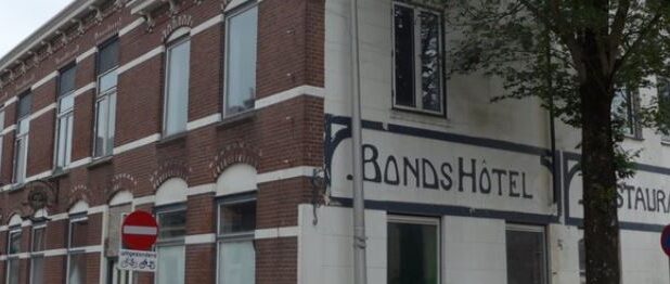 Het karakteristieke gevelbeeld van de Choorstraat in Monster