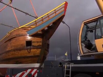 De replica van het schip van de Nederlandse zeevaarder Willem Barentsz