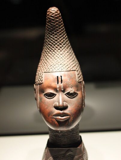 Referentiebeeld: Een beeld uit Benin in het Etnologisch Museum in Berlijn