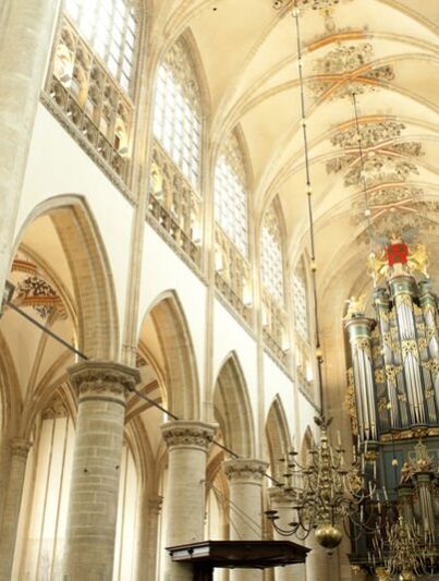 Het interieur van de Grote Kerk in Breda