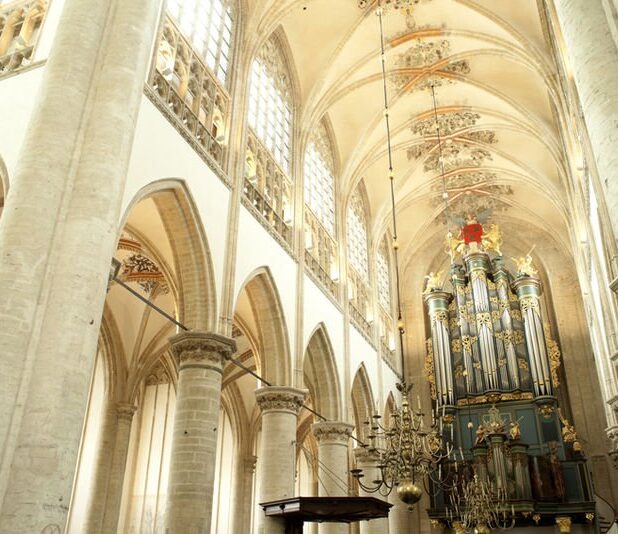 Het interieur van de Grote Kerk in Breda