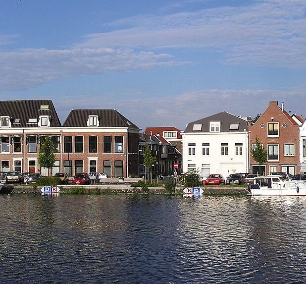 Huizen langs het Spaarne in Haarlem