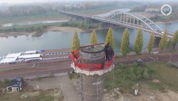 Restauratie van de oude Coberco-schoorsteen in Arnhem