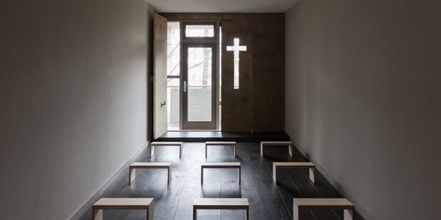 Interieur van het Kleiklooster in de Bijlmer