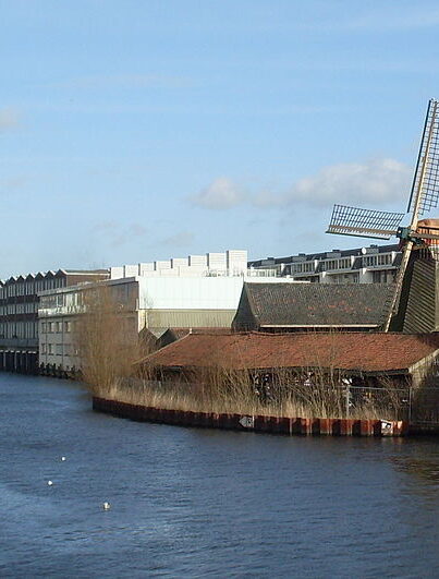 Houtzaagmolen De Otter aan de Kostverlorenvaart in Amsterdam (2014)